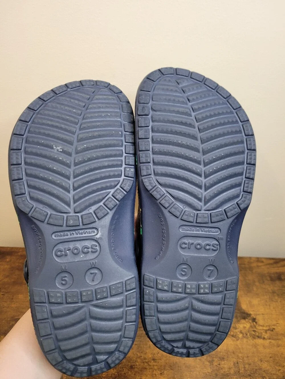 CROCS Navy Blue with Palm Tree Print Slip-On Clogs with Heel Strap size M5/W7